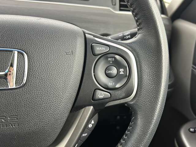 ホンダ フリード G ホンダセンシング 宮城県 2017(平29)年 6.3万km クリスタルブラックパール 禁煙車/ホンダセンシング/・オートクルーズコントロール/・衝突軽減ブレーキ/・車線維持支援システム/・標識認識機能/・先行車発進お知らせ/両側パワースライドドア/純正7インチナビ/（BT.AM.FM.CD.DVD.SD）/バックカメラ/フルセグテレビ/ビルトインETC/革巻きステアリング/ステアリングスイッチ/プッシュスタート/スマートキー/スペアキー/3列シート/ハーフレザーシート/純正フロアマット/ロールサンシェード/純正15インチアルミホイール/LEDヘッドライト/ECON/横滑り防止機能