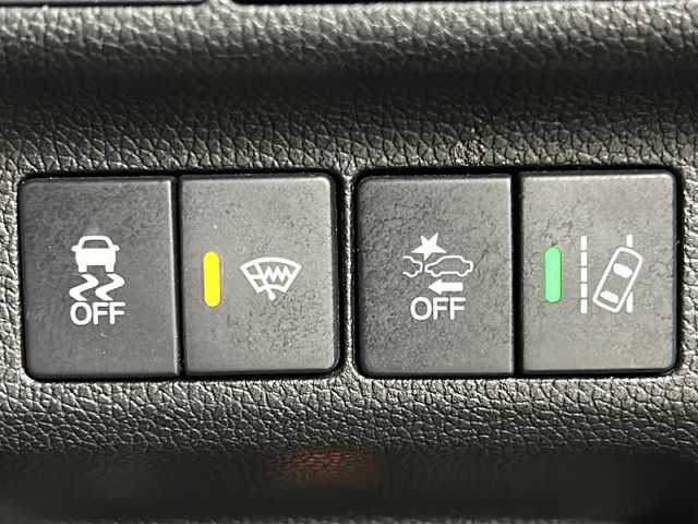 ホンダ フリード G ホンダセンシング 宮城県 2017(平29)年 6.3万km クリスタルブラックパール 禁煙車/ホンダセンシング/・オートクルーズコントロール/・衝突軽減ブレーキ/・車線維持支援システム/・標識認識機能/・先行車発進お知らせ/両側パワースライドドア/純正7インチナビ/（BT.AM.FM.CD.DVD.SD）/バックカメラ/フルセグテレビ/ビルトインETC/革巻きステアリング/ステアリングスイッチ/プッシュスタート/スマートキー/スペアキー/3列シート/ハーフレザーシート/純正フロアマット/ロールサンシェード/純正15インチアルミホイール/LEDヘッドライト/ECON/横滑り防止機能