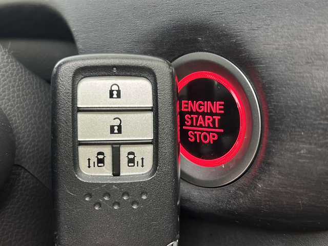 ホンダ フリード G ホンダセンシング 宮城県 2017(平29)年 6.3万km クリスタルブラックパール 禁煙車/ホンダセンシング/・オートクルーズコントロール/・衝突軽減ブレーキ/・車線維持支援システム/・標識認識機能/・先行車発進お知らせ/両側パワースライドドア/純正7インチナビ/（BT.AM.FM.CD.DVD.SD）/バックカメラ/フルセグテレビ/ビルトインETC/革巻きステアリング/ステアリングスイッチ/プッシュスタート/スマートキー/スペアキー/3列シート/ハーフレザーシート/純正フロアマット/ロールサンシェード/純正15インチアルミホイール/LEDヘッドライト/ECON/横滑り防止機能