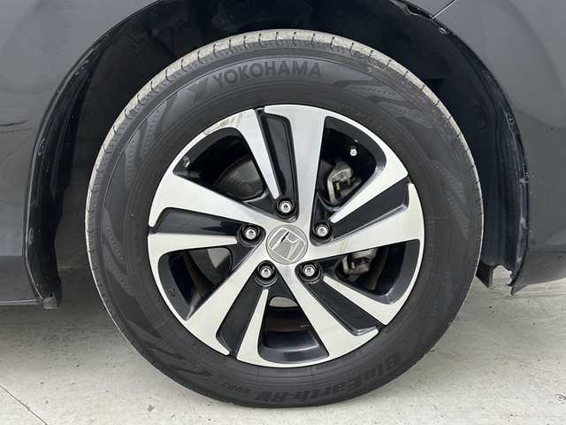 ホンダ フリード G ホンダセンシング 宮城県 2017(平29)年 6.3万km クリスタルブラックパール 禁煙車/ホンダセンシング/・オートクルーズコントロール/・衝突軽減ブレーキ/・車線維持支援システム/・標識認識機能/・先行車発進お知らせ/両側パワースライドドア/純正7インチナビ/（BT.AM.FM.CD.DVD.SD）/バックカメラ/フルセグテレビ/ビルトインETC/革巻きステアリング/ステアリングスイッチ/プッシュスタート/スマートキー/スペアキー/3列シート/ハーフレザーシート/純正フロアマット/ロールサンシェード/純正15インチアルミホイール/LEDヘッドライト/ECON/横滑り防止機能