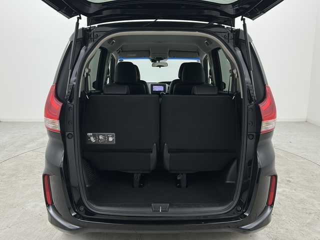 ホンダ フリード G ホンダセンシング 宮城県 2017(平29)年 6.3万km クリスタルブラックパール 禁煙車/ホンダセンシング/・オートクルーズコントロール/・衝突軽減ブレーキ/・車線維持支援システム/・標識認識機能/・先行車発進お知らせ/両側パワースライドドア/純正7インチナビ/（BT.AM.FM.CD.DVD.SD）/バックカメラ/フルセグテレビ/ビルトインETC/革巻きステアリング/ステアリングスイッチ/プッシュスタート/スマートキー/スペアキー/3列シート/ハーフレザーシート/純正フロアマット/ロールサンシェード/純正15インチアルミホイール/LEDヘッドライト/ECON/横滑り防止機能