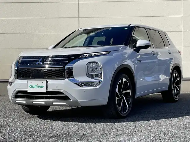 三菱 アウトランダー ＰＨＥＶ P 茨城県 2022(令4)年 0.8万km ホワイトダイヤモンド 純正ナビ/革巻きステアリング/マイパイロット/ステアリングスイッチ/LEDヘッドライト/ヘッドアップディスプレイ/BSM/革シート/シートヒーター/ランバーサポート/パワーシート/ワイヤレス充電/オートハイビーム/オートワイパー/パワーバックドア