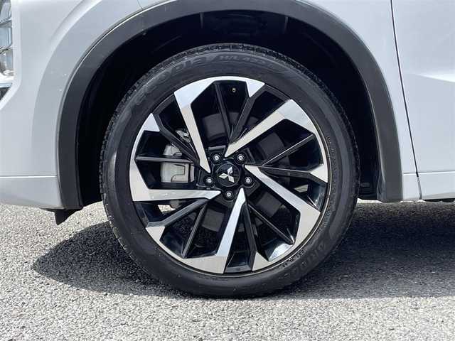 三菱 アウトランダー ＰＨＥＶ P 茨城県 2022(令4)年 0.8万km ホワイトダイヤモンド 純正ナビ/革巻きステアリング/マイパイロット/ステアリングスイッチ/LEDヘッドライト/ヘッドアップディスプレイ/BSM/革シート/シートヒーター/ランバーサポート/パワーシート/ワイヤレス充電/オートハイビーム/オートワイパー/パワーバックドア