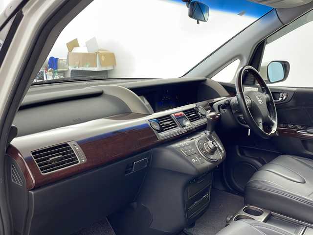 ホンダ エリシオン G Aero 兵庫県 2006(平18)年 7.9万km ブルーイッシュホワイトパール ・純正ナビ＆CD＆MSV/・バックカメラ/・社外フリップダウンモニター/・ETC/・社外18インチアルミホイール/・革巻きステアリング/・オートライト/・純正フロアマット/・左右独立エアコン/・レザー調シートカバー/・ディスチャージヘッドライト/・イモビライザー/・セキュリティアラーム/・電動格納式リモコンカラードドアミラー
