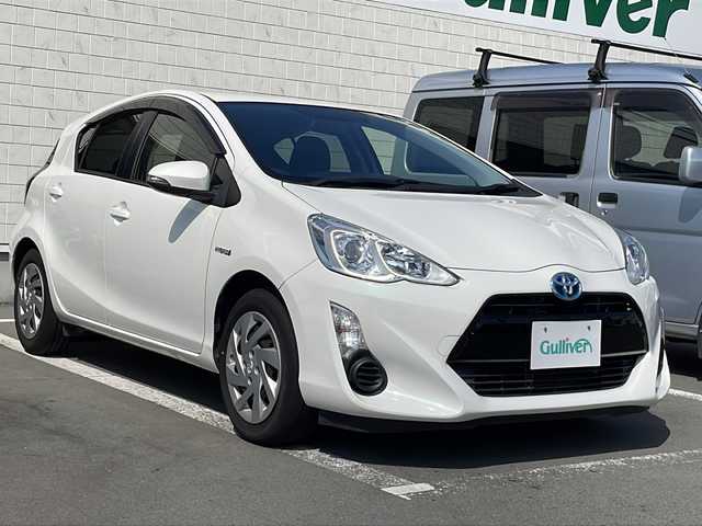 トヨタ アクア S 静岡県 2015(平27)年 6.3万km ライムホワイトパールクリスタルシャイン ワンオーナー/純正ナビ/ワンセグTV/純正CD/DVD/Bluetooth/スマートキー/スペアキー/ヘッドライトレベライザー/ドアバイザー/ETC/保証書