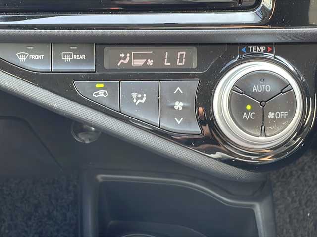 トヨタ アクア S 静岡県 2015(平27)年 6.3万km ライムホワイトパールクリスタルシャイン ワンオーナー/純正ナビ/ワンセグTV/純正CD/DVD/Bluetooth/スマートキー/スペアキー/ヘッドライトレベライザー/ドアバイザー/ETC/保証書