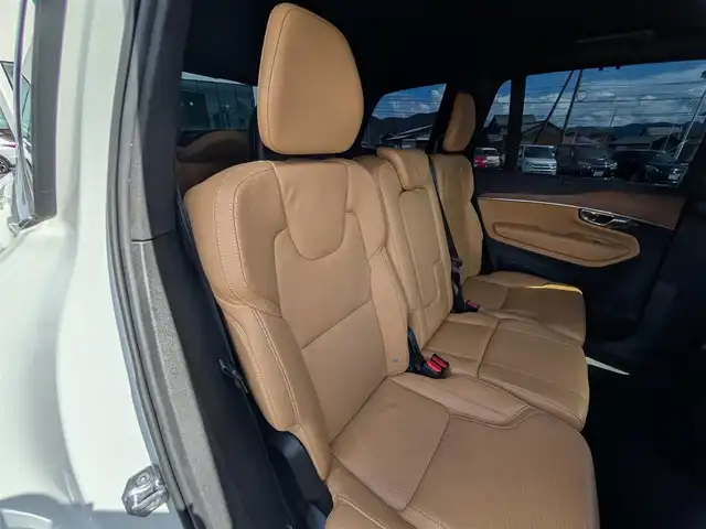 ボルボ ＸＣ９０ T6 AWD インスクリプション 福井県 2016(平28)年 6.3万km パール ４WD/純正20インチAW/全方位カメラ/プレミアムオーディオ/ヘッドアップディスプレイ/自動駐車システム/パーキングアシスト/レザーシート/純正ナビ/フルセグテレビ/前席パワーシート/シートヒーター/電動リアゲート/クルーズコントロール/前方ドライブレコーダー/前後コーナーセンサー/BLIS/コーナリングライト/ルーフレール/衝突被害軽減システム/ETC/ダブル＋サイドエアバッグ/カーテンエアバッグ