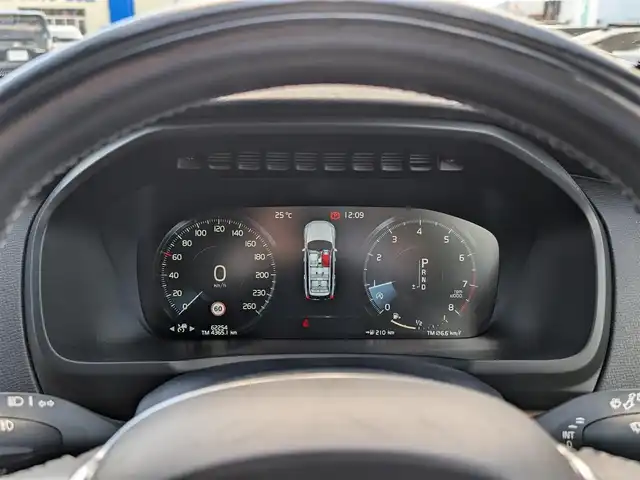 ボルボ ＸＣ９０ T6 AWD インスクリプション 福井県 2016(平28)年 6.3万km パール ４WD/純正20インチAW/全方位カメラ/プレミアムオーディオ/ヘッドアップディスプレイ/自動駐車システム/パーキングアシスト/レザーシート/純正ナビ/フルセグテレビ/前席パワーシート/シートヒーター/電動リアゲート/クルーズコントロール/前方ドライブレコーダー/前後コーナーセンサー/BLIS/コーナリングライト/ルーフレール/衝突被害軽減システム/ETC/ダブル＋サイドエアバッグ/カーテンエアバッグ