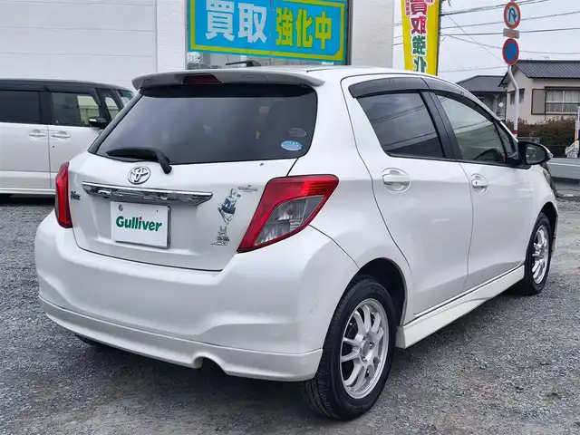 トヨタ ヴィッツ U 熊本県 2012(平24)年 13万km ホワイトパールクリスタルシャイン 4WD/モデリスタエアロ/純正HDDナビ（NHZN-W61G）/【フルセグTV/Bluetooth/CD/DVD】/バックカメラ/ETC/シートヒーター/プッシュスタート/ウインカーミラー/スペアキー/純正フロアマット/社外シートカバー/スペアタイヤ/取扱説明書