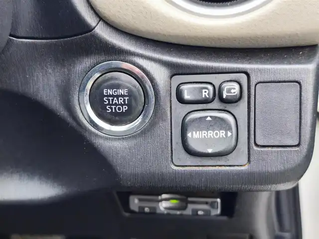 トヨタ ヴィッツ U 熊本県 2012(平24)年 13万km ホワイトパールクリスタルシャイン 4WD/モデリスタエアロ/純正HDDナビ（NHZN-W61G）/【フルセグTV/Bluetooth/CD/DVD】/バックカメラ/ETC/シートヒーター/プッシュスタート/ウインカーミラー/スペアキー/純正フロアマット/社外シートカバー/スペアタイヤ/取扱説明書