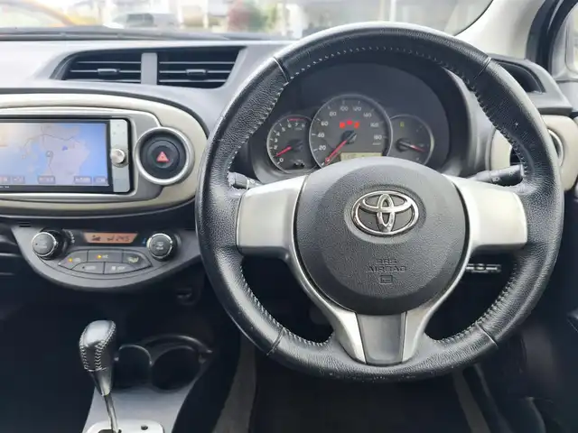 トヨタ ヴィッツ U 熊本県 2012(平24)年 13万km ホワイトパールクリスタルシャイン 4WD/モデリスタエアロ/純正HDDナビ（NHZN-W61G）/【フルセグTV/Bluetooth/CD/DVD】/バックカメラ/ETC/シートヒーター/プッシュスタート/ウインカーミラー/スペアキー/純正フロアマット/社外シートカバー/スペアタイヤ/取扱説明書