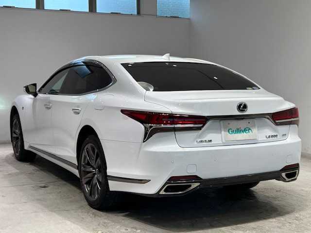 レクサス ＬＳ 500 Fスポーツ 宮城県 2018(平30)年 2.9万km ホワイトノーヴァガラスフレーク 4WD/サンルーフ/デジタルインナーミラー/マークレビンソンサウンド/純正ナビ/全方位カメラ/Bluetooth/CD/フルセグTV/レクサスセーフティシステム＋/・レーダークルーズコントロール/・レーントレーシングアシスト/・レーンチェンジアシスト/・プリクラッシュセーフティ/・フロントクロストラフィックアラート/・アダプティブハイビームシステム/・ロードサインアシスト/ヘッドアップディスプレイ/ブラインドスポットモニター/オートブレーキ/パドルシフト/クリアランスソナー/電動リアゲート/100V充電/本革レザーシート/ステアリングヒーター/全席シートヒーター/エアーシート/シートメモリー/パワーシート/純正ビルトインETC2.0/ドライブレコーダー/LEDヘッドライト/オートライト/純正アルミホイール/純正フロアマット