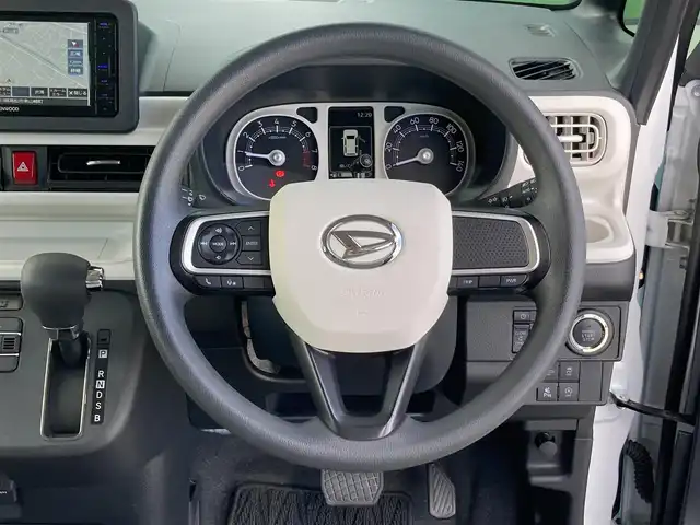ダイハツ ムーヴ キャンバス ストライプス G 香川県 2023(令5)年 1.2万km シャイニングホワイトパール/ファインミントメタリック 登録時走行距離：11844km/ケンウッド製メモリナビ/　CD DVD BT フルセグTV/バックカメラ/両側パワースライドドア/スマートアシスト/クリアランスソナー/アイドリングストップ/横滑り防止装置/シートヒーター/ベンチシート/ISOFIX/オートホールド機能付き電子パーキングブレーキ/LEDヘッドライト/オートライト/フォグランプ/ETC/プッシュスタート/スマートキー