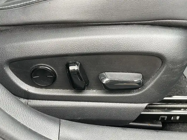 レクサス ＵＸ 250h アーバンエレガンス 東京都 2020(令2)年 8.5万km ソニッククォーツ サンルーフ/純正メモリナビ/CD/DVD/BT/USB/AUX/フルセグTV/・プリクラッシュセーフティ/・レーントレーシングアシスト/・レーダークルーズコントロール/パノラミックビューモニター/パワーバックドア/LEDオートライト/フォグランプ/運転席/助手席パワーシート/シートヒーター/純正18インチアルミホイール/コーナーセンサー/パドルシフト/ルーフレール/ステアリングヒーター/スマートキー/ビルトインETC2.0