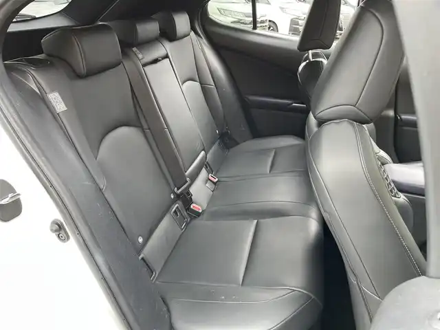 レクサス ＵＸ 250h アーバンエレガンス 東京都 2020(令2)年 8.5万km ソニッククォーツ サンルーフ/純正メモリナビ/CD/DVD/BT/USB/AUX/フルセグTV/・プリクラッシュセーフティ/・レーントレーシングアシスト/・レーダークルーズコントロール/パノラミックビューモニター/パワーバックドア/LEDオートライト/フォグランプ/運転席/助手席パワーシート/シートヒーター/純正18インチアルミホイール/コーナーセンサー/パドルシフト/ルーフレール/ステアリングヒーター/スマートキー/ビルトインETC2.0