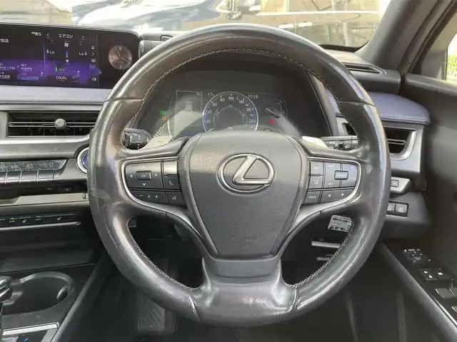 レクサス ＵＸ 250h アーバンエレガンス 東京都 2020(令2)年 8.5万km ソニッククォーツ サンルーフ/純正メモリナビ/CD/DVD/BT/USB/AUX/フルセグTV/・プリクラッシュセーフティ/・レーントレーシングアシスト/・レーダークルーズコントロール/パノラミックビューモニター/パワーバックドア/LEDオートライト/フォグランプ/運転席/助手席パワーシート/シートヒーター/純正18インチアルミホイール/コーナーセンサー/パドルシフト/ルーフレール/ステアリングヒーター/スマートキー/ビルトインETC2.0