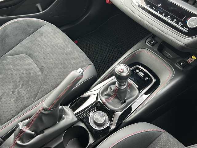 トヨタ ＧＲカローラ RZ 岐阜県 2023(令5)年 0.7万km プラチナホワイトパールマイカ 登録時走行距離6697km/純正１０．５型ナビ/フルセグＴＶ/ＪＢＬサウンド/バックカメラ/３本出しマフラー/オーバーフェンダー/ステアリングヒーター/ＧＲキャリパー/１．６Ｌ直列３気筒ターボエンジン/ハーフレザーシート/6速MT/4WD/シートヒーター/エアシート/USB/ETC/Blue tooth/プッシュスタート/スマートキー/ABS/横滑り防止装置/レーンキープアシスト/盗難防止装置/オートライト/LEDヘッドライト/エアバッグ/カーテンエアバッグ