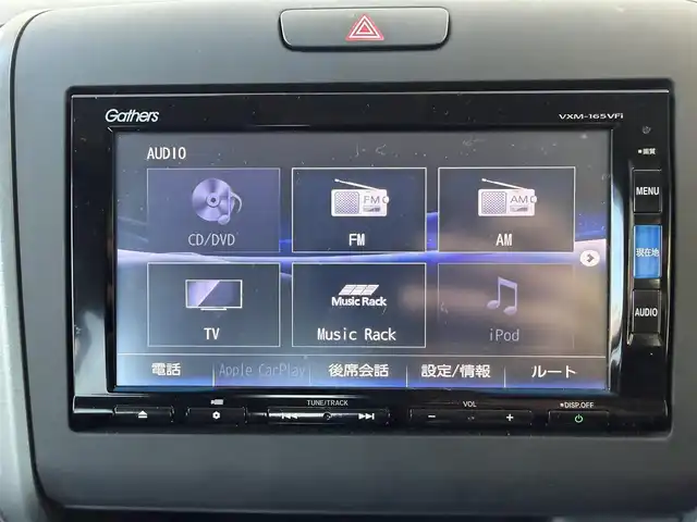 ホンダ フリード G ホンダセンシング 高知県 2017(平29)年 3.3万km ホワイトオーキッドパール 純正ナビ/Bluetooth接続/ETC/バックカメラ/後席用モニター/フルセグテレビ/三列シート/純正フロアマット/純正15インチアルミホイール/両側パワースライドドア/横滑り防止装置/盗難防止装置/衝突被害軽減システム/レーンキープアシスト/オートライト/運転席＋助手席エアバッグ