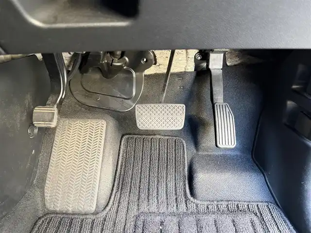 ホンダ フリード G ホンダセンシング 高知県 2017(平29)年 3.3万km ホワイトオーキッドパール 純正ナビ/Bluetooth接続/ETC/バックカメラ/後席用モニター/フルセグテレビ/三列シート/純正フロアマット/純正15インチアルミホイール/両側パワースライドドア/横滑り防止装置/盗難防止装置/衝突被害軽減システム/レーンキープアシスト/オートライト/運転席＋助手席エアバッグ