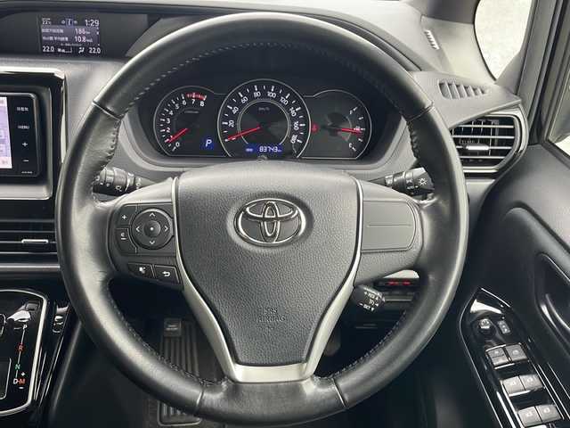 トヨタ ヴォクシー ZS 兵庫県 2018(平30)年 8.4万km ブラック 保証書・取説・有/社外SDナビ・フルセグ・BT・CD・DVD・FM・AM/バックカメラ/前方ドライブレコーダー/ETC/衝突被害軽減ブレーキ/車線逸脱防止支援システム/クルーズコントロール/アイドリングストップ/片側パワースライドドア/プッシュスタート/スマートキー×2/純正フロアマット/純正ドアバイザー