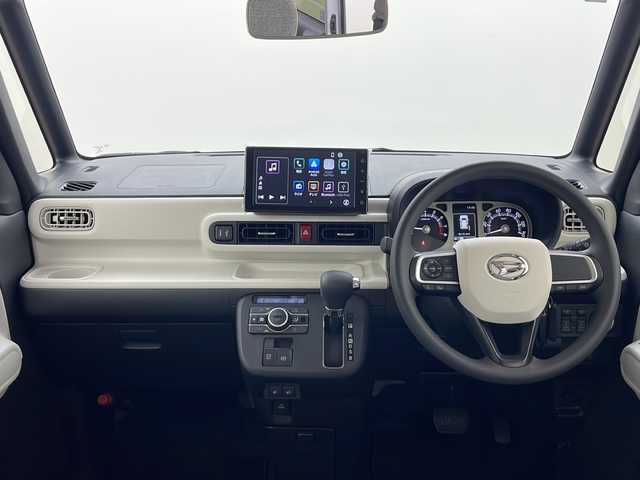 ダイハツ ムーヴ キャンバス ストライプス G 秋田県 2024(令6)年 0.3万km シャイニングホワイトパール/サンドベージュメタリック 4WD/両側パワースライドドア/純正ディスプレイオーディオ/　・フルセグTV/　・AppleCarPlay/　・AndroidAuto/バックカメラ/HDMI/USB/置くだけ充電/保温カップホルダー/前席シートヒーター/プッシュスタート/電動格納ミラー/純正フロアマット/純正ホイールキャップ/前後コーナーセンサー/LEDライト/フォグランプ/オートライト/スマートキー/スペアキー