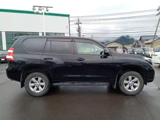 トヨタ ランドクルーザー プラド TX 福井県 2016(平28)年 10.3万km ブラック ワンオーナー車/４WD/純正17インチAW/LEDヘッドライト/Fフォグ/バックカメラ/ビルトインETC/純正7インチメモリナビ（CD/DVD/BT）/フルセグテレビ/衝突被害軽減システム/横滑り防止装置/盗難防止装置/ダブル＋サイドエアバッグ/カーテンエアバッグ/純正フロアマット