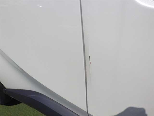 トヨタ Ｃ－ＨＲ S LEDパッケージ 千葉県 2018(平30)年 6.4万km ホワイトパールクリスタルシャイン Toyota Safety Sense/・プリクラッシュセーフティ/・レーンディパーチャーアラート/・オートハイビーム/・レーダークルーズコントロール/純正SDナビ/地デジTV/【DVD/CD再生機能　Bluetooth接続】/バックカメラ/ドライブレコーダー/革巻きステアリング/ETC/LEDヘッドライト/ウインカーミラー/クリアランスソナー/純正17インチアルミホイル/サイド/カーテンエアバッグ/スマートキー