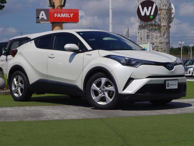 トヨタ Ｃ－ＨＲ S LEDパッケージ 千葉県 2018(平30)年 6.4万km ホワイトパールクリスタルシャイン Toyota Safety Sense/・プリクラッシュセーフティ/・レーンディパーチャーアラート/・オートハイビーム/・レーダークルーズコントロール/純正SDナビ/地デジTV/【DVD/CD再生機能　Bluetooth接続】/バックカメラ/ドライブレコーダー/革巻きステアリング/ETC/LEDヘッドライト/ウインカーミラー/クリアランスソナー/純正17インチアルミホイル/サイド/カーテンエアバッグ/スマートキー