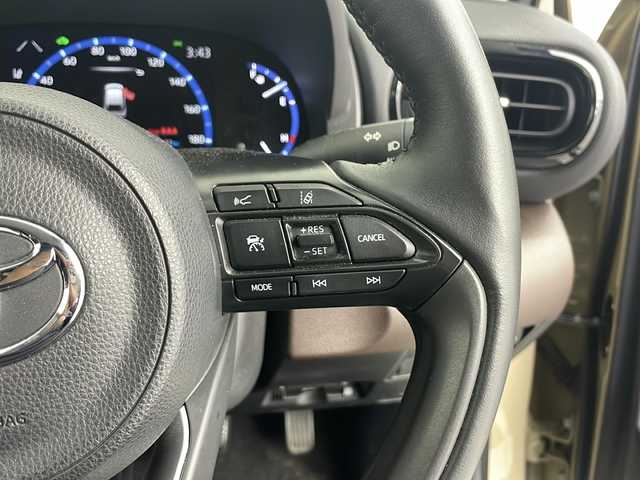 トヨタ ヤリスクロス ハイブリッド 茨城県 2023(令5)年 1.7万km ベージュ ワンオーナー　純正９型ディスプレイオーディオナビ　バックモニター　ＥＴＣ２．０　シートヒーター　ドラレコ　ブラインドスポットモニター　衝突軽減ブレーキ　ＬＥＤライト　アダプティブクルーズコントロール