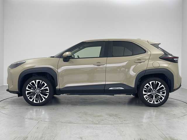トヨタ ヤリスクロス ハイブリッド 茨城県 2023(令5)年 1.7万km ベージュ ワンオーナー　純正９型ディスプレイオーディオナビ　バックモニター　ＥＴＣ２．０　シートヒーター　ドラレコ　ブラインドスポットモニター　衝突軽減ブレーキ　ＬＥＤライト　アダプティブクルーズコントロール