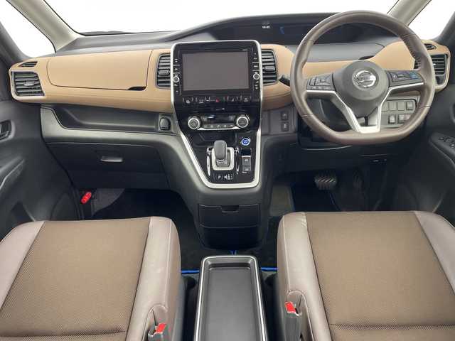 日産 セレナ e－パワー ハイウェイスター V 鹿児島県 2018(平30)年 7.6万km ダイヤモンドブラック 純正9インチナビ/（AM/FM/CD/DVD/Bluetooth/フルセグ）/フリップダウンモニター/プロパイロット/アラウンドビューモニター/デジタルインナーミラー/両側パワースライドドア/ETC2.0/セーフティパックB/オートホールド/電子パーキング/ハーフレザーシート/パーキングアシスト/純正ドライブレコーダー/スマートキー/LEDヘッドライト/オートライト/オートハイビーム