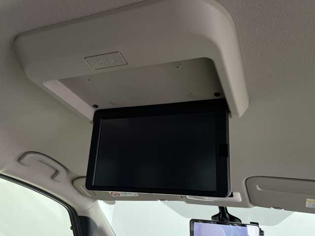 日産 セレナ e－パワー ハイウェイスター V 鹿児島県 2018(平30)年 7.6万km ダイヤモンドブラック 純正9インチナビ/（AM/FM/CD/DVD/Bluetooth/フルセグ）/フリップダウンモニター/プロパイロット/アラウンドビューモニター/デジタルインナーミラー/両側パワースライドドア/ETC2.0/セーフティパックB/オートホールド/電子パーキング/ハーフレザーシート/パーキングアシスト/純正ドライブレコーダー/スマートキー/LEDヘッドライト/オートライト/オートハイビーム