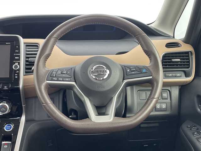 日産 セレナ e－パワー ハイウェイスター V 鹿児島県 2018(平30)年 7.6万km ダイヤモンドブラック 純正9インチナビ/（AM/FM/CD/DVD/Bluetooth/フルセグ）/フリップダウンモニター/プロパイロット/アラウンドビューモニター/デジタルインナーミラー/両側パワースライドドア/ETC2.0/セーフティパックB/オートホールド/電子パーキング/ハーフレザーシート/パーキングアシスト/純正ドライブレコーダー/スマートキー/LEDヘッドライト/オートライト/オートハイビーム