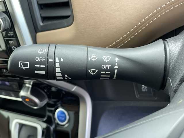 日産 セレナ e－パワー ハイウェイスター V 鹿児島県 2018(平30)年 7.6万km ダイヤモンドブラック 純正9インチナビ/（AM/FM/CD/DVD/Bluetooth/フルセグ）/フリップダウンモニター/プロパイロット/アラウンドビューモニター/デジタルインナーミラー/両側パワースライドドア/ETC2.0/セーフティパックB/オートホールド/電子パーキング/ハーフレザーシート/パーキングアシスト/純正ドライブレコーダー/スマートキー/LEDヘッドライト/オートライト/オートハイビーム