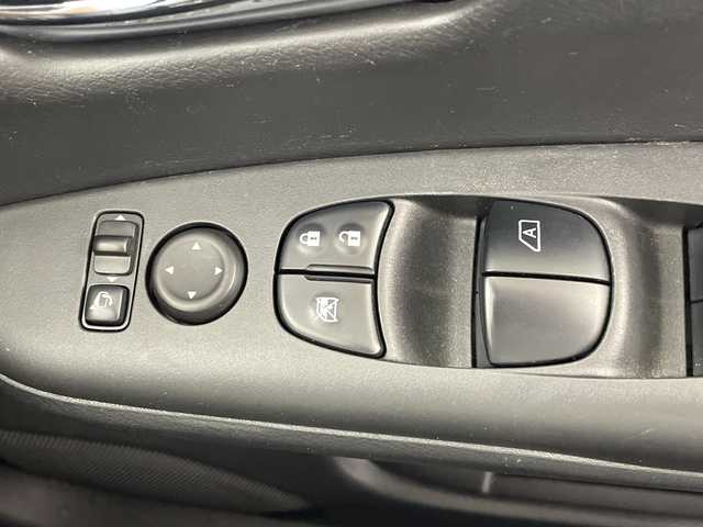 日産 セレナ e－パワー ハイウェイスター V 鹿児島県 2018(平30)年 7.6万km ダイヤモンドブラック 純正9インチナビ/（AM/FM/CD/DVD/Bluetooth/フルセグ）/フリップダウンモニター/プロパイロット/アラウンドビューモニター/デジタルインナーミラー/両側パワースライドドア/ETC2.0/セーフティパックB/オートホールド/電子パーキング/ハーフレザーシート/パーキングアシスト/純正ドライブレコーダー/スマートキー/LEDヘッドライト/オートライト/オートハイビーム