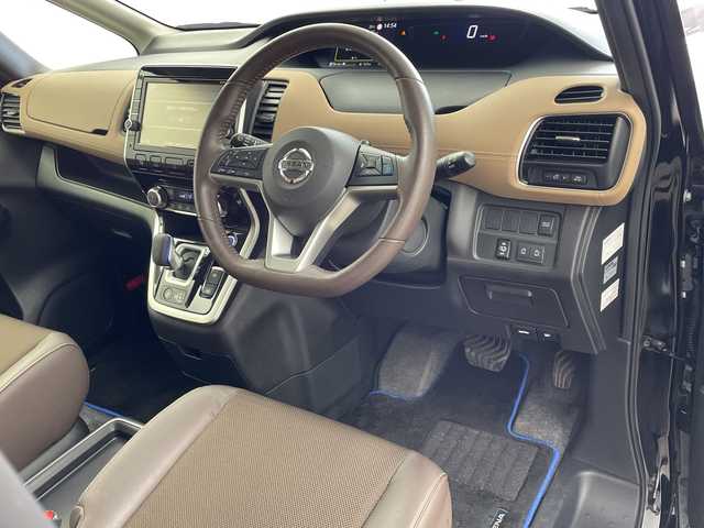 日産 セレナ e－パワー ハイウェイスター V 鹿児島県 2018(平30)年 7.6万km ダイヤモンドブラック 純正9インチナビ/（AM/FM/CD/DVD/Bluetooth/フルセグ）/フリップダウンモニター/プロパイロット/アラウンドビューモニター/デジタルインナーミラー/両側パワースライドドア/ETC2.0/セーフティパックB/オートホールド/電子パーキング/ハーフレザーシート/パーキングアシスト/純正ドライブレコーダー/スマートキー/LEDヘッドライト/オートライト/オートハイビーム