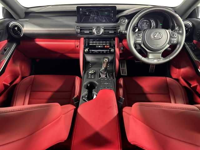 レクサス ＩＳ 300h Fスポーツ 神奈川県 2023(令5)年 2万km ホワイトノーヴァガラスフレーク レクサスセーフティシステム＋/純正メーカーナビ/・BT/フルセグTV/CD/DVD/SD/USB/AUX/パノラミックビューモニター/レザーシート/パワーシート(D/N)/メモリシート(D)/シートヒーター(D/N)/ベンチレーション(D/N)/革巻きステアリング/ステアリングスイッチ/パドルシフト/Autoライト/ビルトインETC2.0/ドライブレコーダー/SPORT/SPORT＋モード/EV/SNOWモード/電動サイドブレーキ/オートブレーキホールド/BSM/三眼LEDヘッドライト/フォグランプ/スマートキー/プッシュスタートボタン/電動格納ミラー/ウィンカーミラー/純正フロアマット/純正19インチアルミホイール