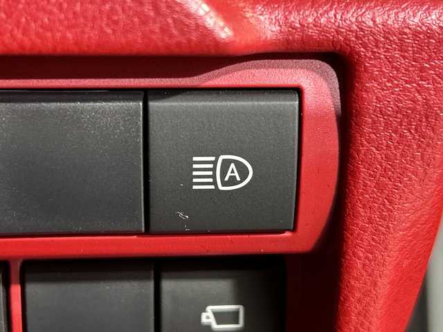 レクサス ＩＳ 300h Fスポーツ 神奈川県 2023(令5)年 2万km ホワイトノーヴァガラスフレーク レクサスセーフティシステム＋/純正メーカーナビ/・BT/フルセグTV/CD/DVD/SD/USB/AUX/パノラミックビューモニター/レザーシート/パワーシート(D/N)/メモリシート(D)/シートヒーター(D/N)/ベンチレーション(D/N)/革巻きステアリング/ステアリングスイッチ/パドルシフト/Autoライト/ビルトインETC2.0/ドライブレコーダー/SPORT/SPORT＋モード/EV/SNOWモード/電動サイドブレーキ/オートブレーキホールド/BSM/三眼LEDヘッドライト/フォグランプ/スマートキー/プッシュスタートボタン/電動格納ミラー/ウィンカーミラー/純正フロアマット/純正19インチアルミホイール