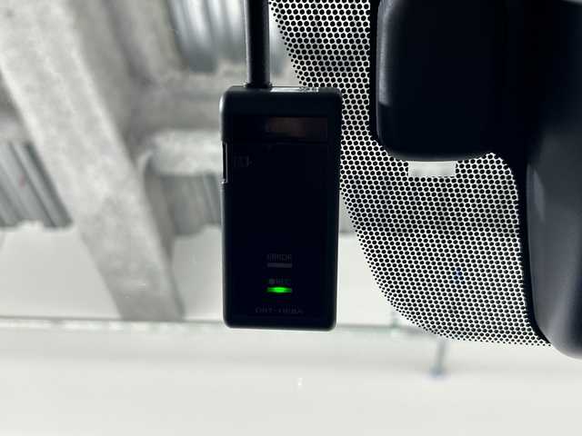 レクサス ＩＳ 300h Fスポーツ 神奈川県 2023(令5)年 2万km ホワイトノーヴァガラスフレーク レクサスセーフティシステム＋/純正メーカーナビ/・BT/フルセグTV/CD/DVD/SD/USB/AUX/パノラミックビューモニター/レザーシート/パワーシート(D/N)/メモリシート(D)/シートヒーター(D/N)/ベンチレーション(D/N)/革巻きステアリング/ステアリングスイッチ/パドルシフト/Autoライト/ビルトインETC2.0/ドライブレコーダー/SPORT/SPORT＋モード/EV/SNOWモード/電動サイドブレーキ/オートブレーキホールド/BSM/三眼LEDヘッドライト/フォグランプ/スマートキー/プッシュスタートボタン/電動格納ミラー/ウィンカーミラー/純正フロアマット/純正19インチアルミホイール