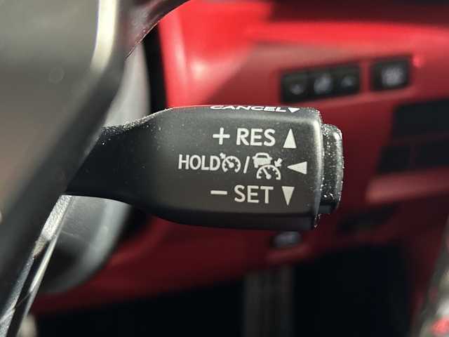 レクサス ＩＳ 300h Fスポーツ 神奈川県 2023(令5)年 2万km ホワイトノーヴァガラスフレーク レクサスセーフティシステム＋/純正メーカーナビ/・BT/フルセグTV/CD/DVD/SD/USB/AUX/パノラミックビューモニター/レザーシート/パワーシート(D/N)/メモリシート(D)/シートヒーター(D/N)/ベンチレーション(D/N)/革巻きステアリング/ステアリングスイッチ/パドルシフト/Autoライト/ビルトインETC2.0/ドライブレコーダー/SPORT/SPORT＋モード/EV/SNOWモード/電動サイドブレーキ/オートブレーキホールド/BSM/三眼LEDヘッドライト/フォグランプ/スマートキー/プッシュスタートボタン/電動格納ミラー/ウィンカーミラー/純正フロアマット/純正19インチアルミホイール