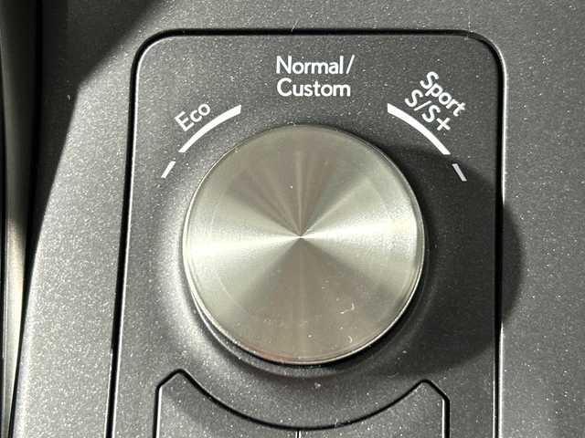 レクサス ＩＳ 300h Fスポーツ 神奈川県 2023(令5)年 2万km ホワイトノーヴァガラスフレーク レクサスセーフティシステム＋/純正メーカーナビ/・BT/フルセグTV/CD/DVD/SD/USB/AUX/パノラミックビューモニター/レザーシート/パワーシート(D/N)/メモリシート(D)/シートヒーター(D/N)/ベンチレーション(D/N)/革巻きステアリング/ステアリングスイッチ/パドルシフト/Autoライト/ビルトインETC2.0/ドライブレコーダー/SPORT/SPORT＋モード/EV/SNOWモード/電動サイドブレーキ/オートブレーキホールド/BSM/三眼LEDヘッドライト/フォグランプ/スマートキー/プッシュスタートボタン/電動格納ミラー/ウィンカーミラー/純正フロアマット/純正19インチアルミホイール