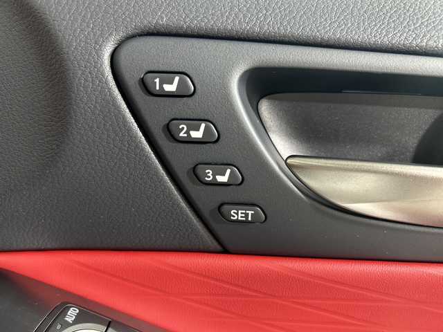 レクサス ＩＳ 300h Fスポーツ 神奈川県 2023(令5)年 2万km ホワイトノーヴァガラスフレーク レクサスセーフティシステム＋/純正メーカーナビ/・BT/フルセグTV/CD/DVD/SD/USB/AUX/パノラミックビューモニター/レザーシート/パワーシート(D/N)/メモリシート(D)/シートヒーター(D/N)/ベンチレーション(D/N)/革巻きステアリング/ステアリングスイッチ/パドルシフト/Autoライト/ビルトインETC2.0/ドライブレコーダー/SPORT/SPORT＋モード/EV/SNOWモード/電動サイドブレーキ/オートブレーキホールド/BSM/三眼LEDヘッドライト/フォグランプ/スマートキー/プッシュスタートボタン/電動格納ミラー/ウィンカーミラー/純正フロアマット/純正19インチアルミホイール