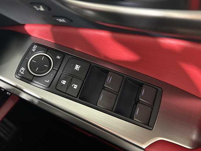 レクサス ＩＳ 300h Fスポーツ 神奈川県 2023(令5)年 2万km ホワイトノーヴァガラスフレーク レクサスセーフティシステム＋/純正メーカーナビ/・BT/フルセグTV/CD/DVD/SD/USB/AUX/パノラミックビューモニター/レザーシート/パワーシート(D/N)/メモリシート(D)/シートヒーター(D/N)/ベンチレーション(D/N)/革巻きステアリング/ステアリングスイッチ/パドルシフト/Autoライト/ビルトインETC2.0/ドライブレコーダー/SPORT/SPORT＋モード/EV/SNOWモード/電動サイドブレーキ/オートブレーキホールド/BSM/三眼LEDヘッドライト/フォグランプ/スマートキー/プッシュスタートボタン/電動格納ミラー/ウィンカーミラー/純正フロアマット/純正19インチアルミホイール