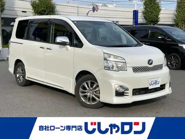 トヨタ ヴォクシー ZS 煌Ⅲ 東京都 2012(平24)年 9.1万km ホワイトパールクリスタルシャイン (株)IDOMが運営する【じしゃロン昭島店】の自社ローン専用車両になります。こちらは現金またはオートローンご利用時の価格です。自社ローンご希望の方は別途その旨お申付け下さい/ディーラーOPナビ/BT、ワンセグTV、SD、DVD/ETC付き/両側パワースライド/ハーフレザーシート/電動格納ミラー/純正フロアマット/キセノンライト