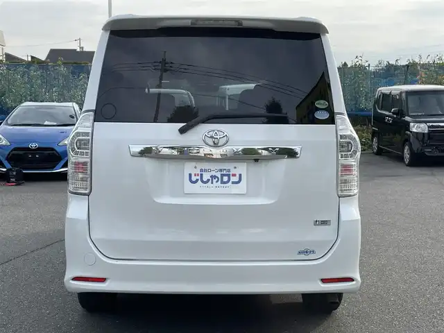 トヨタ ヴォクシー ZS 煌Ⅲ 東京都 2012(平24)年 9.1万km ホワイトパールクリスタルシャイン (株)IDOMが運営する【じしゃロン昭島店】の自社ローン専用車両になります。こちらは現金またはオートローンご利用時の価格です。自社ローンご希望の方は別途その旨お申付け下さい/ディーラーOPナビ/BT、ワンセグTV、SD、DVD/ETC付き/両側パワースライド/ハーフレザーシート/電動格納ミラー/純正フロアマット/キセノンライト