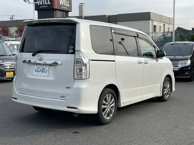 トヨタ ヴォクシー ZS 煌Ⅲ 東京都 2012(平24)年 9.1万km ホワイトパールクリスタルシャイン (株)IDOMが運営する【じしゃロン昭島店】の自社ローン専用車両になります。こちらは現金またはオートローンご利用時の価格です。自社ローンご希望の方は別途その旨お申付け下さい/ディーラーOPナビ/BT、ワンセグTV、SD、DVD/ETC付き/両側パワースライド/ハーフレザーシート/電動格納ミラー/純正フロアマット/キセノンライト