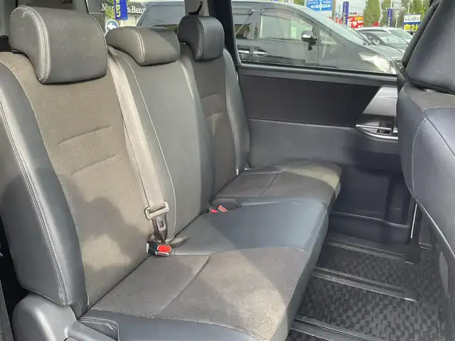 トヨタ ヴォクシー ZS 煌Ⅲ 東京都 2012(平24)年 9.1万km ホワイトパールクリスタルシャイン (株)IDOMが運営する【じしゃロン昭島店】の自社ローン専用車両になります。こちらは現金またはオートローンご利用時の価格です。自社ローンご希望の方は別途その旨お申付け下さい/ディーラーOPナビ/BT、ワンセグTV、SD、DVD/ETC付き/両側パワースライド/ハーフレザーシート/電動格納ミラー/純正フロアマット/キセノンライト