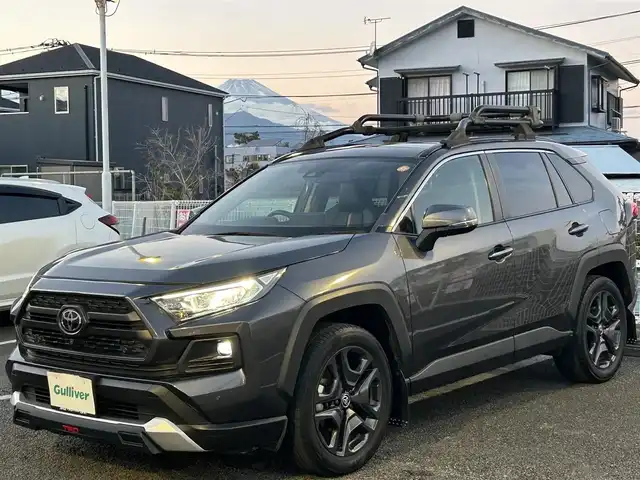 トヨタ ＲＡＶ４ アドベンチャー 静岡県 2022(令4)年 4万km グレーメタリック ~TRD仕様~/ユーザー買取車両/ワンオーナー/純正ディスプレイオーディオ/純正LEDヘッドライト/純正19インチAW/全方位カメラ/レザーシート/シートヒーター/ベンチレーション/プリクラッシュセーフティシステム/レーダークルーズコントロール/TRDルーフキャリア/TRDマッドガード/ステアリングヒーター/パワーバックドア/ビルトインETC/D席パワーシート/デジタルインナーミラー/電動パーキングブレーキ/オートホールド/新車時保証書/取扱説明書/スペアキー×1