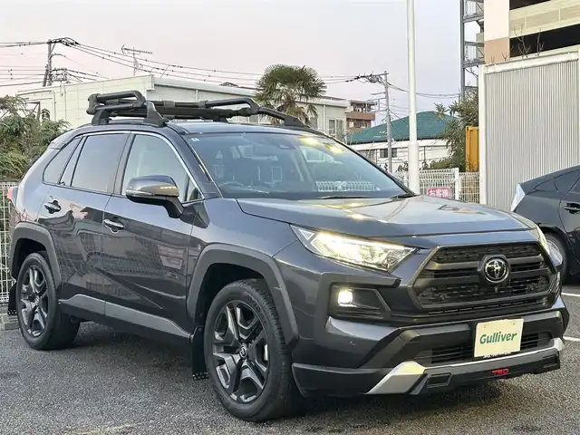 トヨタ ＲＡＶ４ アドベンチャー 静岡県 2022(令4)年 4万km グレーメタリック ~TRD仕様~/ユーザー買取車両/ワンオーナー/純正ディスプレイオーディオ/純正LEDヘッドライト/純正19インチAW/全方位カメラ/レザーシート/シートヒーター/ベンチレーション/プリクラッシュセーフティシステム/レーダークルーズコントロール/TRDルーフキャリア/TRDマッドガード/ステアリングヒーター/パワーバックドア/ビルトインETC/D席パワーシート/デジタルインナーミラー/電動パーキングブレーキ/オートホールド/新車時保証書/取扱説明書/スペアキー×1