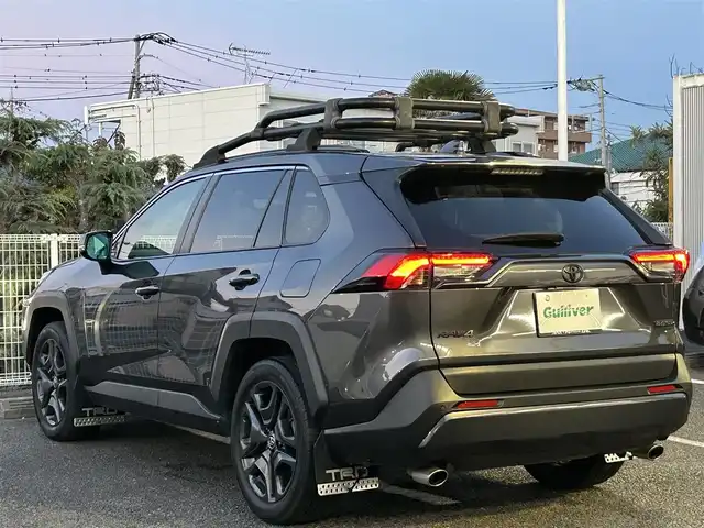トヨタ ＲＡＶ４ アドベンチャー 静岡県 2022(令4)年 4万km グレーメタリック ~TRD仕様~/ユーザー買取車両/ワンオーナー/純正ディスプレイオーディオ/純正LEDヘッドライト/純正19インチAW/全方位カメラ/レザーシート/シートヒーター/ベンチレーション/プリクラッシュセーフティシステム/レーダークルーズコントロール/TRDルーフキャリア/TRDマッドガード/ステアリングヒーター/パワーバックドア/ビルトインETC/D席パワーシート/デジタルインナーミラー/電動パーキングブレーキ/オートホールド/新車時保証書/取扱説明書/スペアキー×1